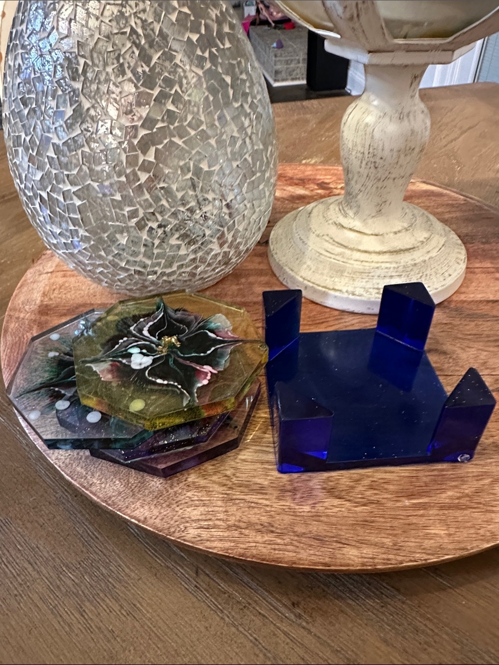 Multicolored floral resin coasters in royal blue holder - Picture 8 of 8